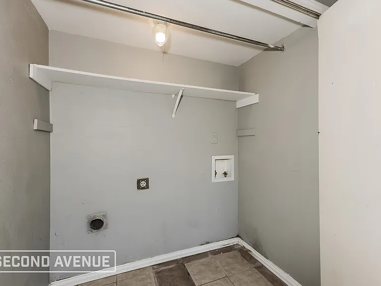 7525 Ashcrest Ln — Photo 13