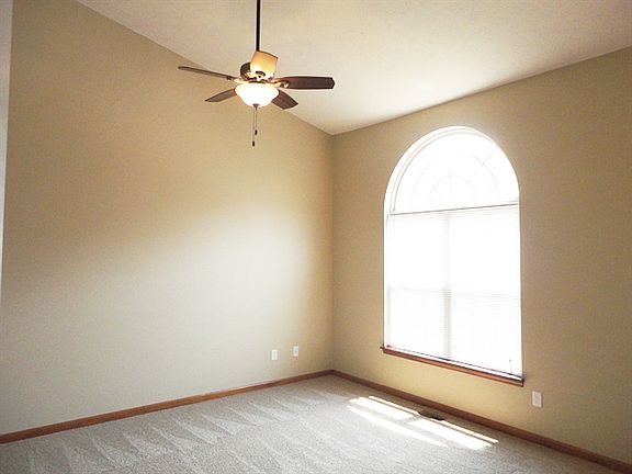 3rd image of 6460 Barberry Dr