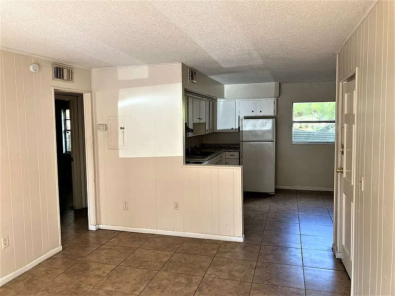 927 N Iowa Ave #B10 — Photo 3