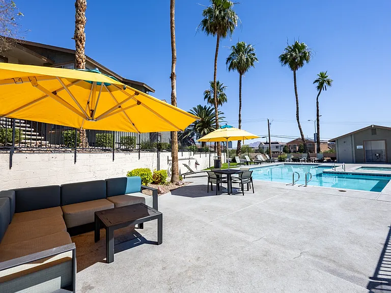 Poolside Lounge at Sunset Winds Apartments in Henderson, NV 89014