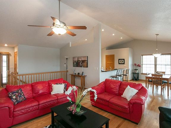 3rd image of 608 Ponds Ct