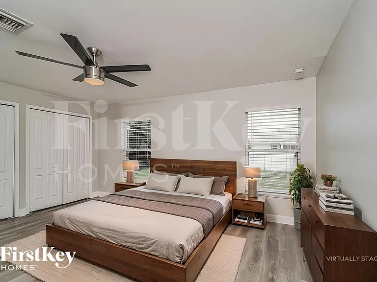 629 NE Juanita Ct — Photo 9
