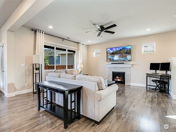 3rd image of 18413 18th Avenue E