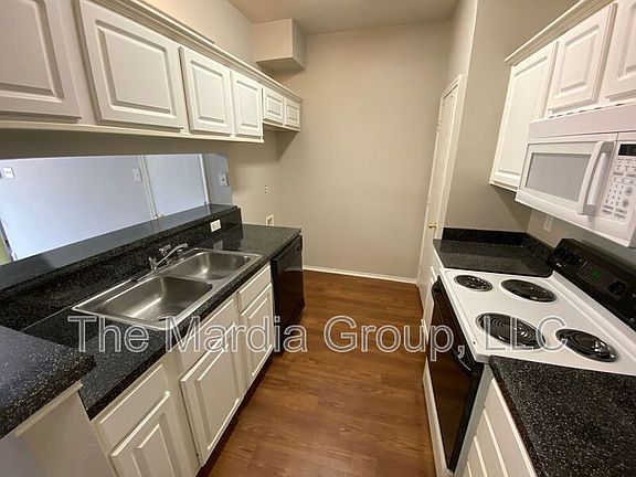 5th image of 3868 Brandon Park Dr