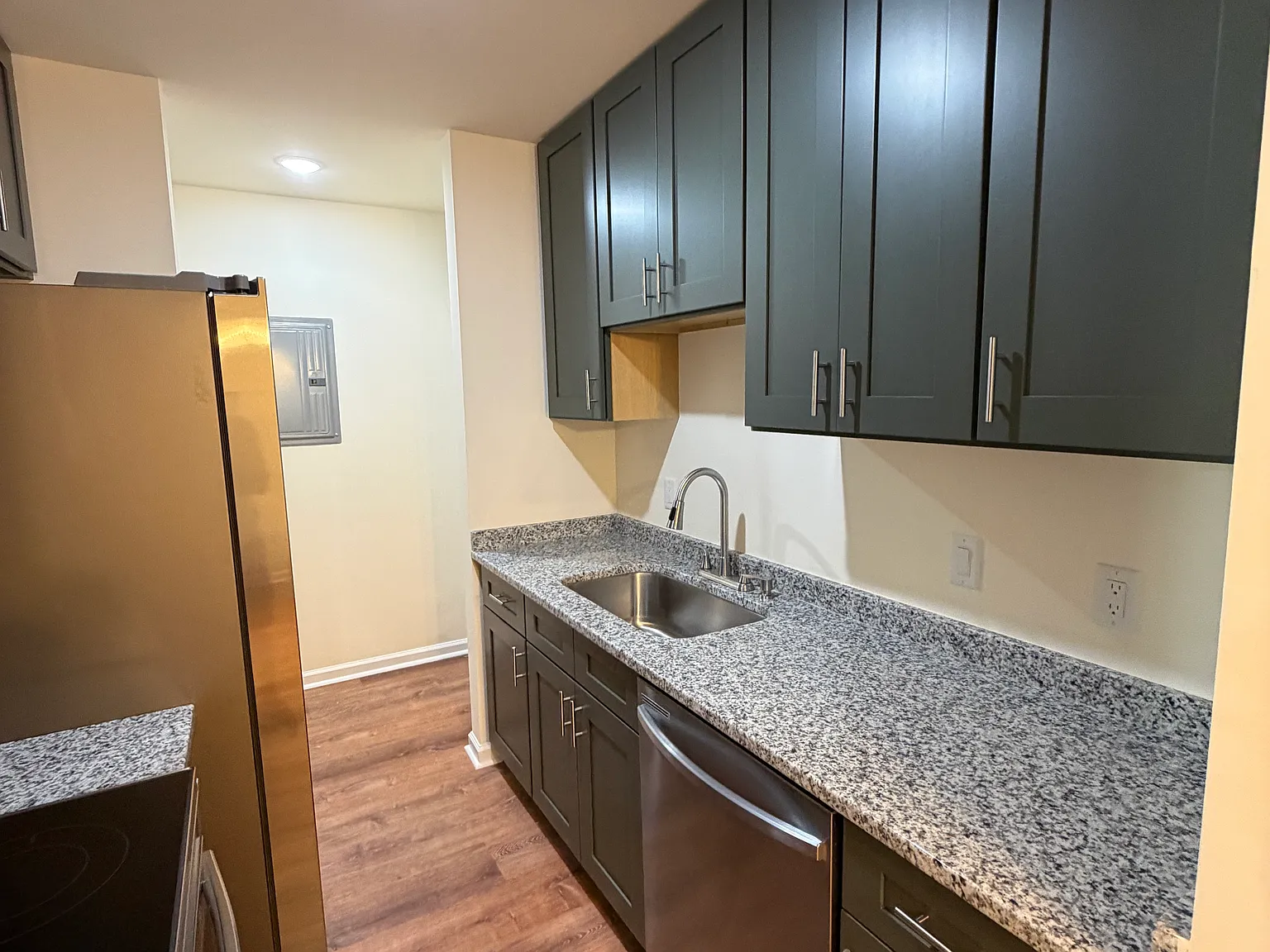 2 bed, 936 sqft, $1,450 — Photo 2