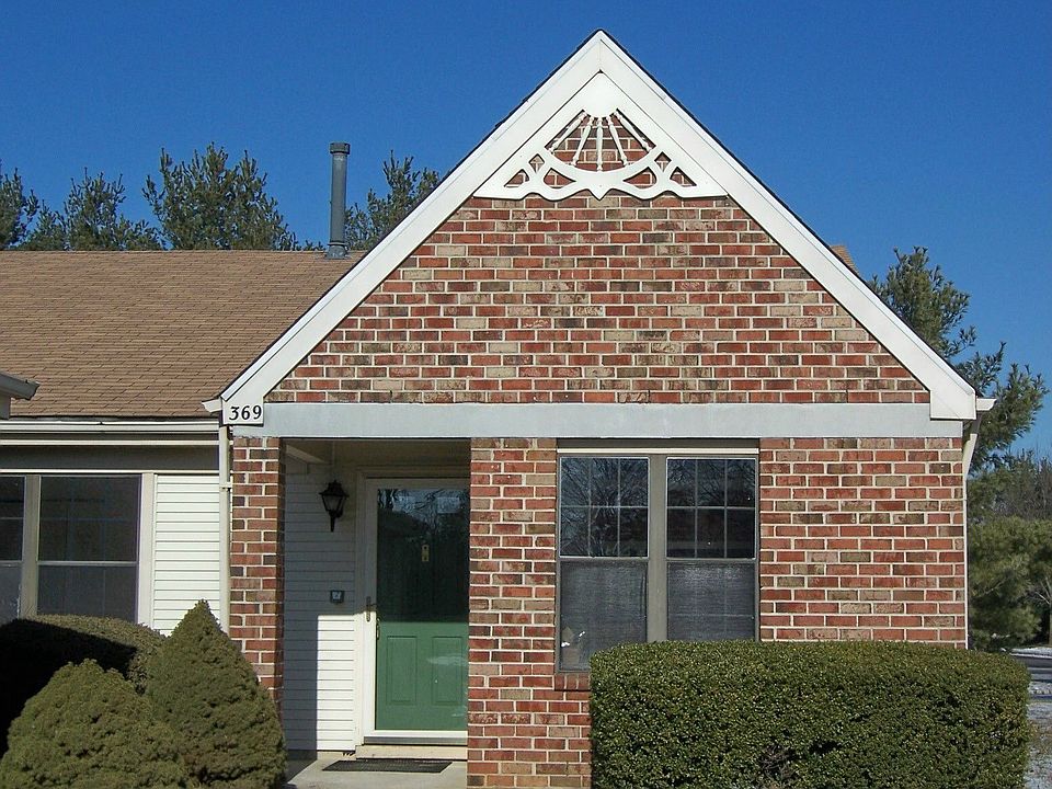 End Unit w/Garage