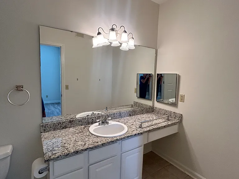 1600 Long Grove Dr #422 — Photo 15