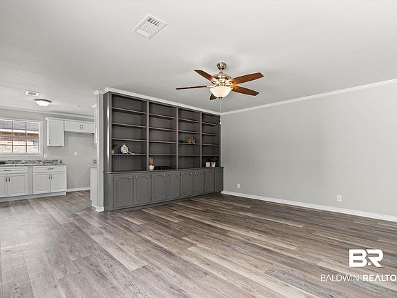 3rd image of 732 Oak Field Dr