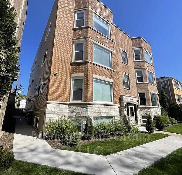 6325 N Richmond St — Photo 2