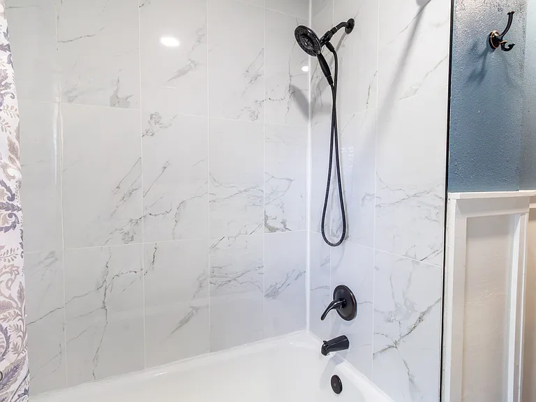 1556 Singleton Ave — Photo 15
