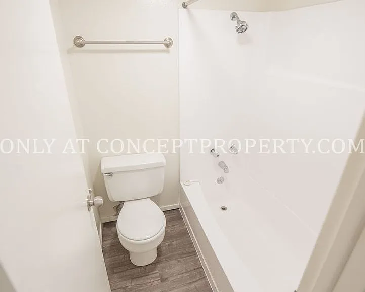 Foothill Terrace — Photo 214