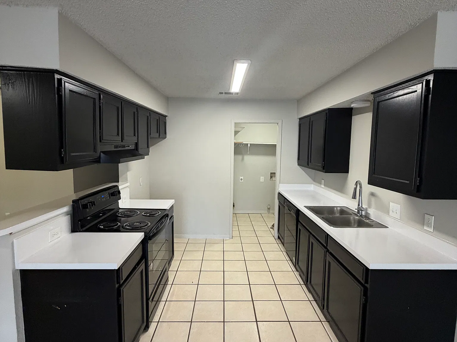 3 bed, 1211 sqft, $1,350 — Photo 3