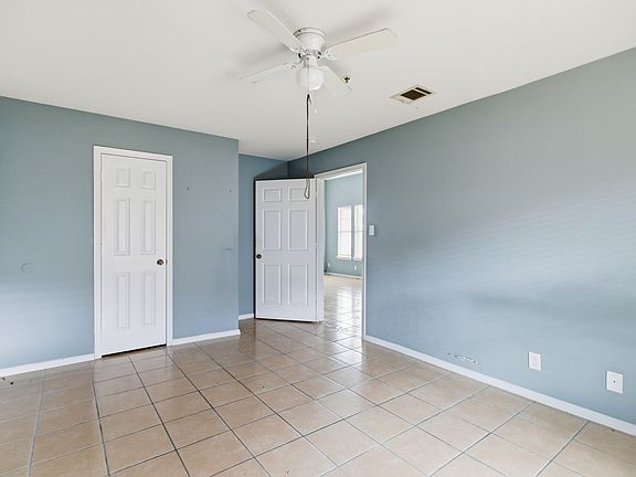 4th image of 7627 Windsor Oaks