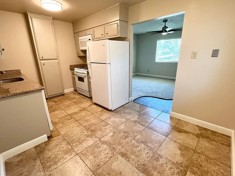 Courtyard Apartments — Photo 32