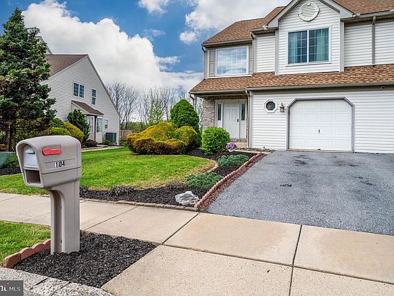 3rd image of 104 Michigan Dr