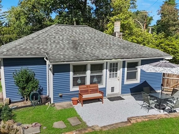 2nd image of 32 Laurel Dr