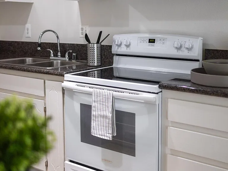 Continental Apartment Homes — Photo 16