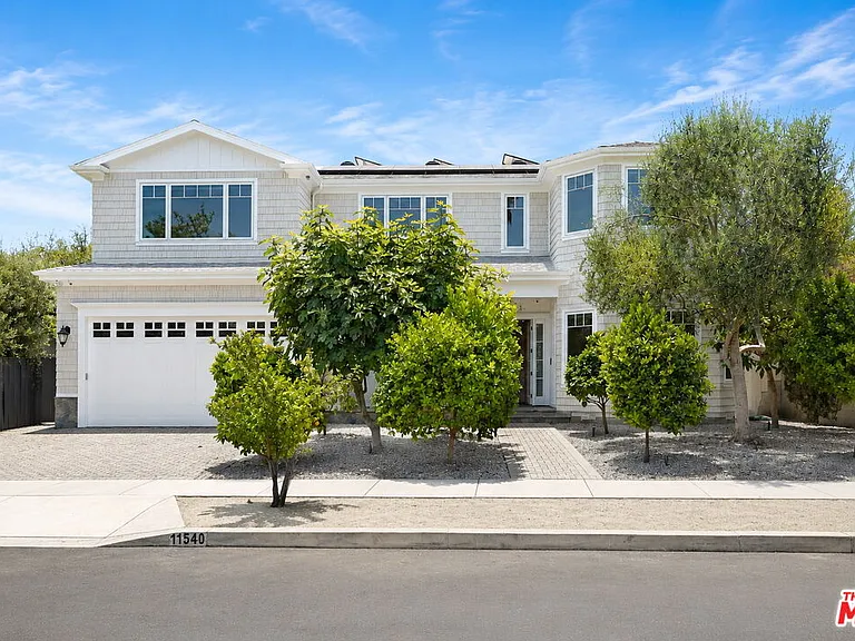 11540 Clover Ave — Photo 1
