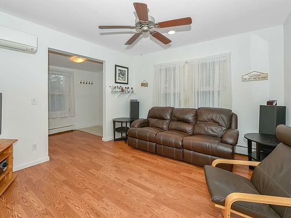 4th image of 29 Hillcrest Dr