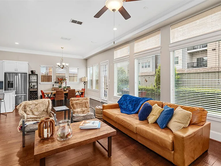 1407 Devonshire Manor Ln — Photo 16
