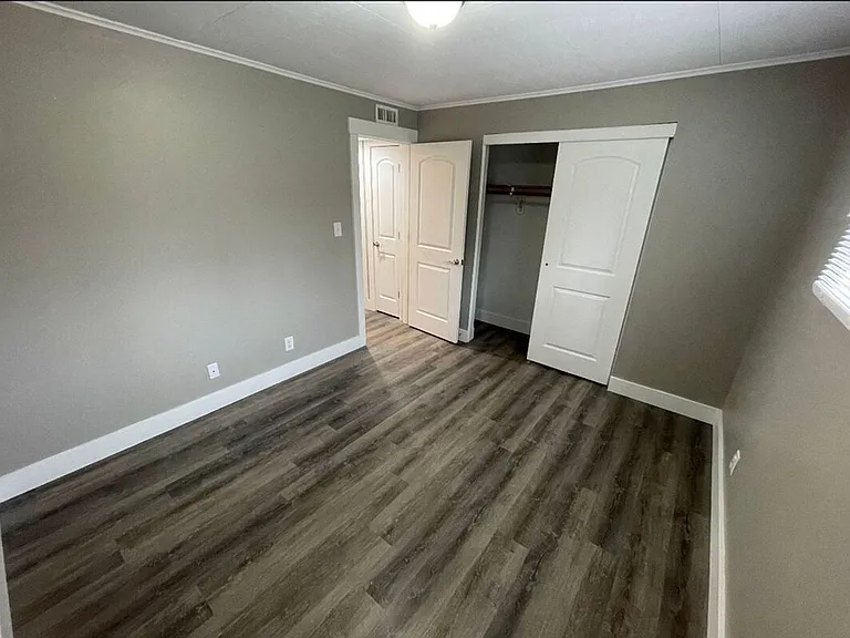 Remodeled Apartments Walking Distance from IU Campus — Photo 19