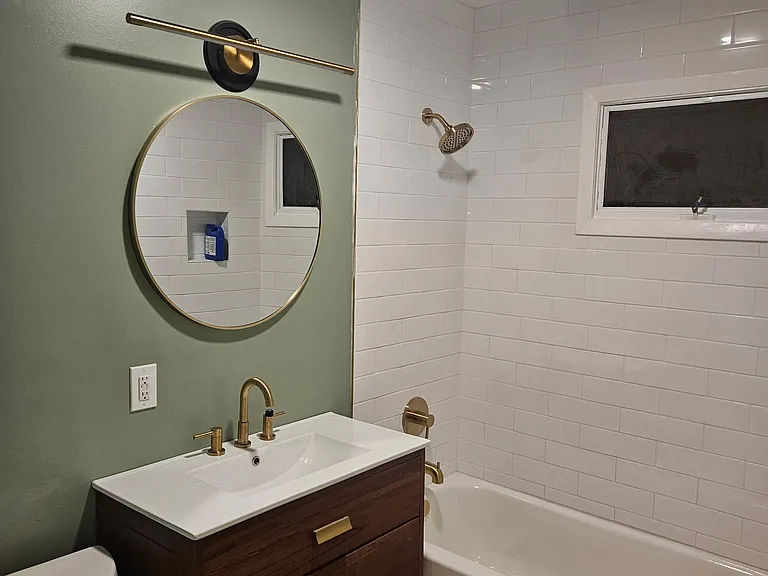 420 Stafford Ave — Photo 2