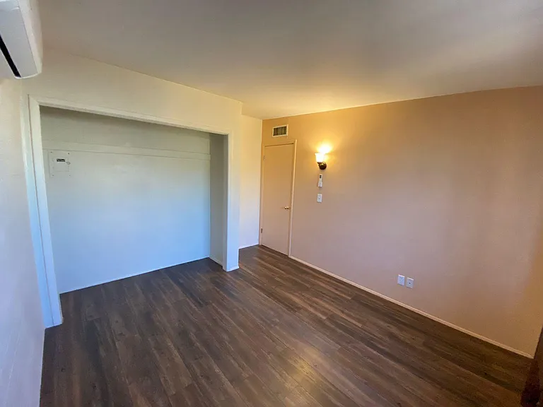 4310 E 31st St — Photo 13