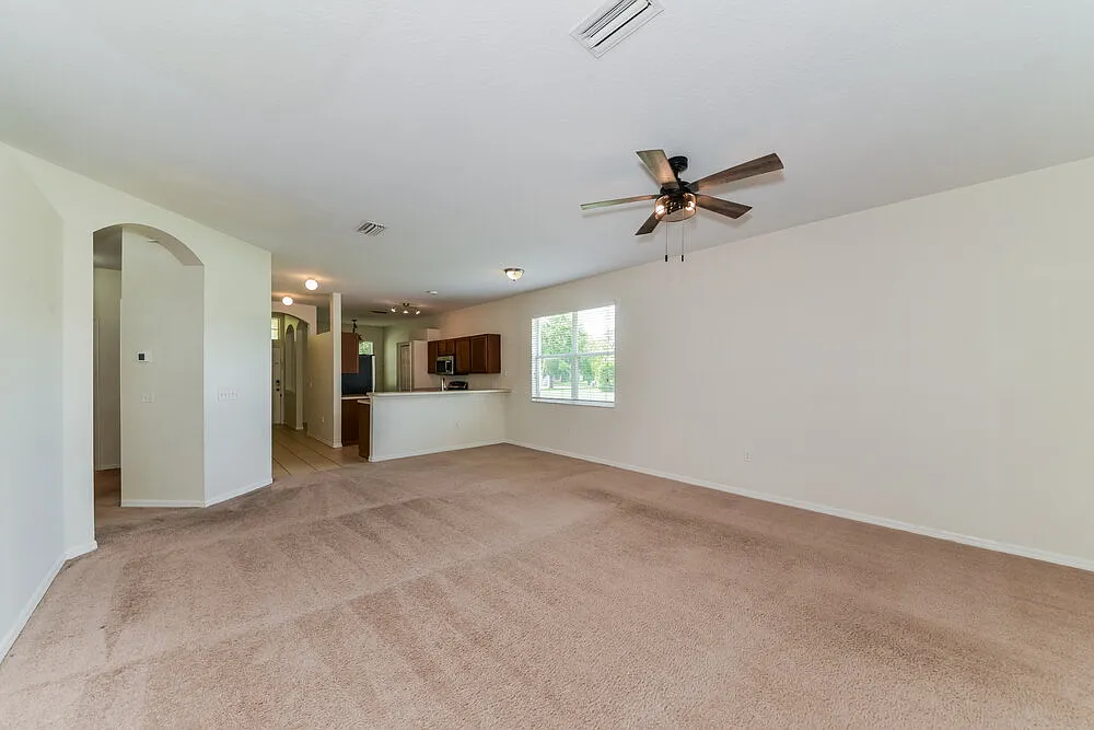 3 bed, 2.0 bath, 1714 sqft, $3,010 — Photo 3