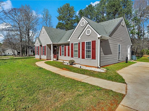 3rd image of 3338 Centerville Rd