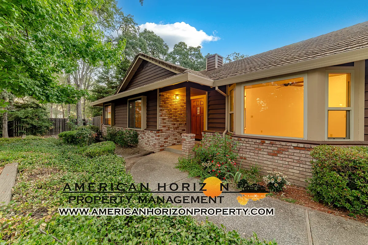 Building Photo - 4341 Whispering Oaks Cir