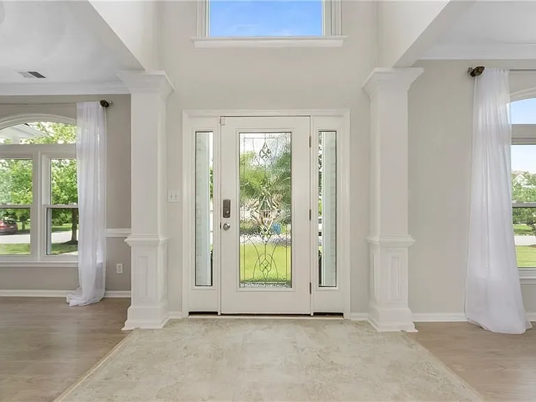 2573 Springhaven Dr — Photo 2