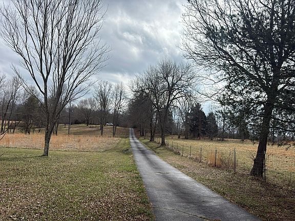 5th image of 123 Fields Garrett Rd