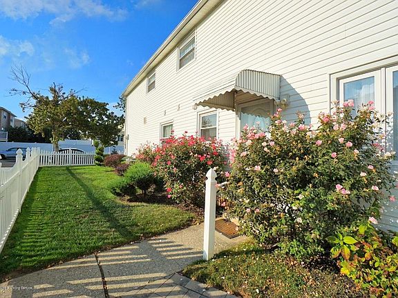 3rd image of 11 Highland Ln