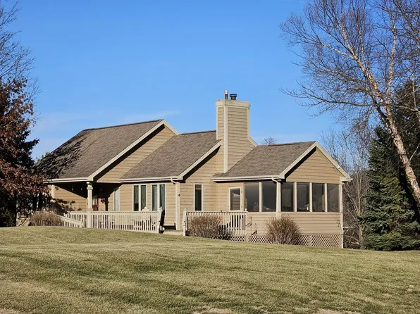 4 Knoll Ct, Galena, IL 61036