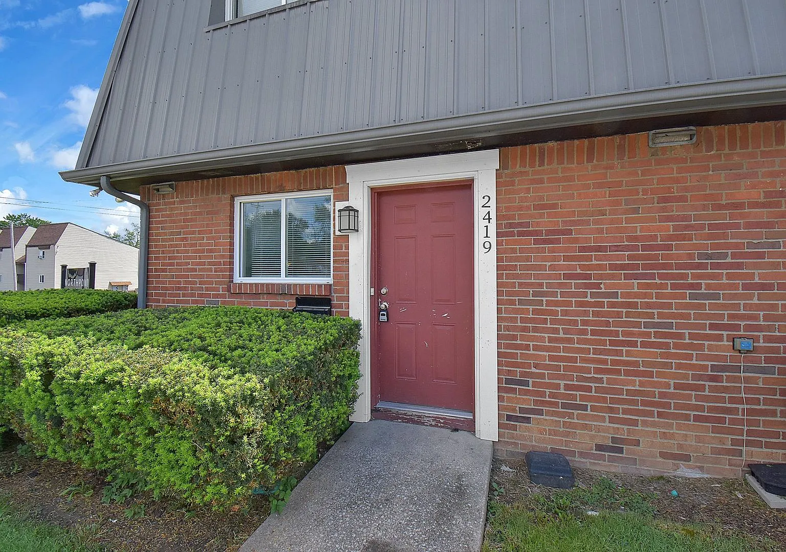 2 bed, 1038 sqft, $995 — Photo 1