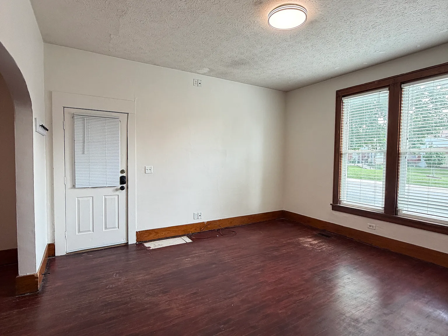 2 bed, $1,050 — Photo 2