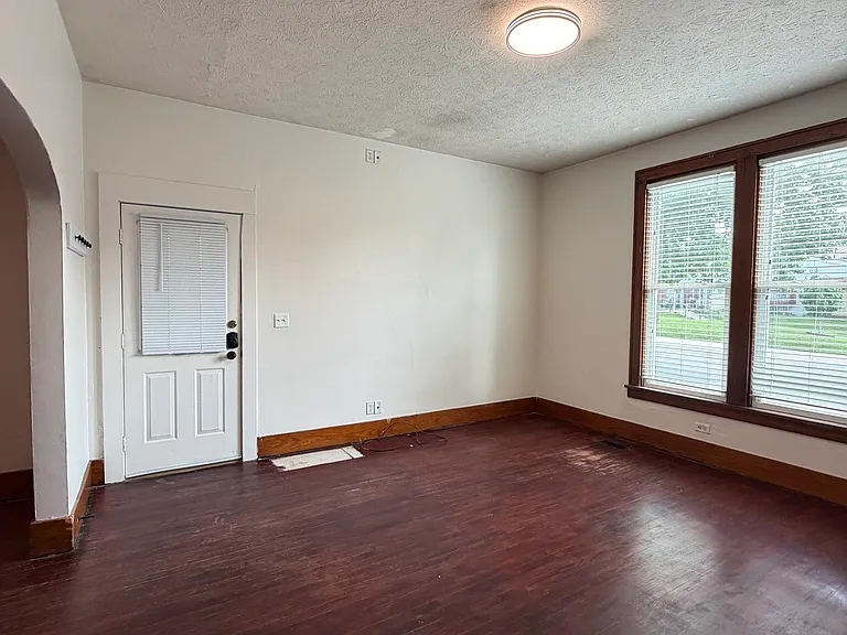 1522 Grove St — Photo 2