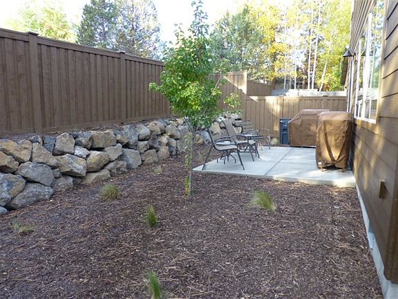 Private sunny Back yard