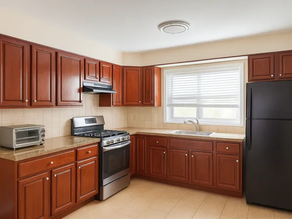 422 Cromwell Avenue image 10 of 16