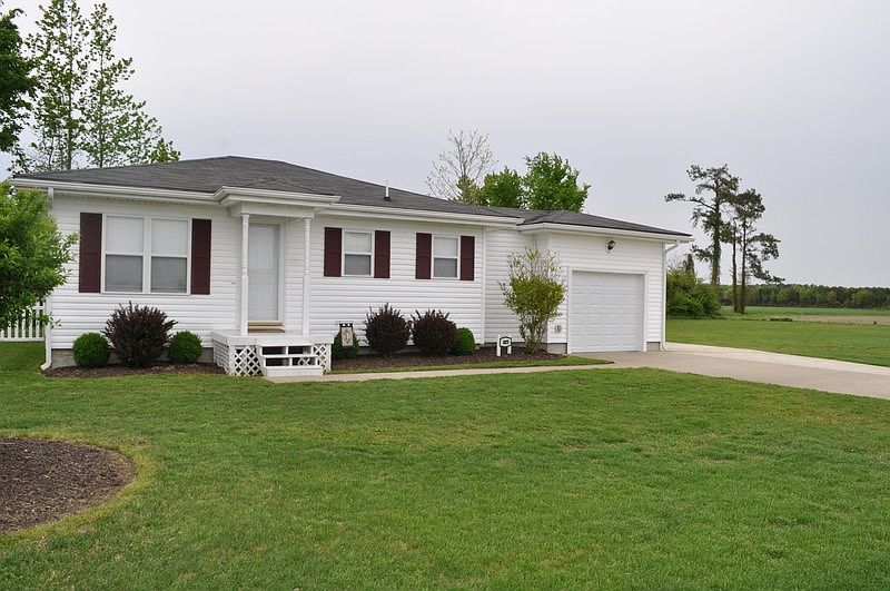 1st image of 1825 Peartree Rd