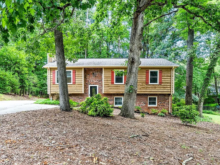 1010 Castalia Dr — Photo 1