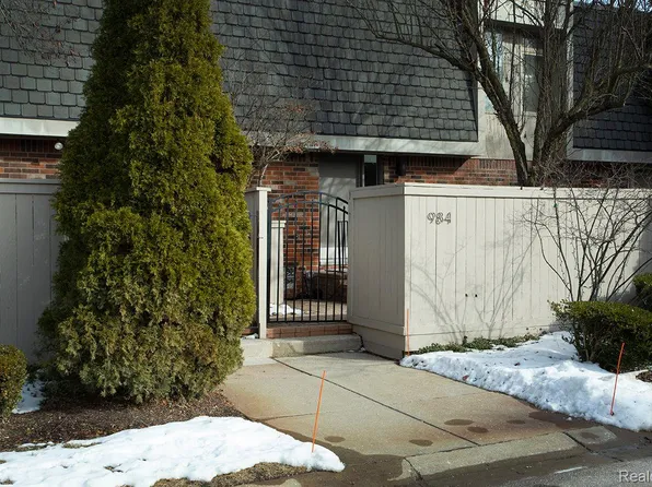 984 Stratford Ln, Bloomfield Hills, MI 48304