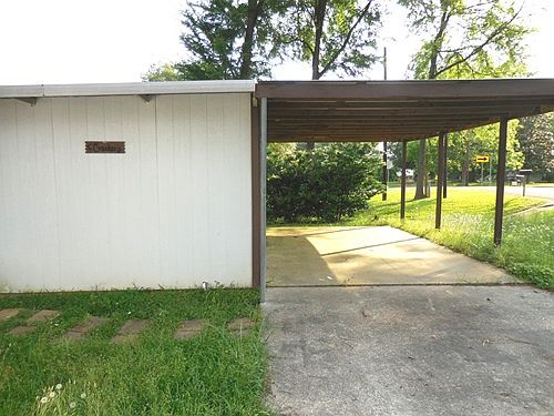 1st image of 370 Persimmon Dr
