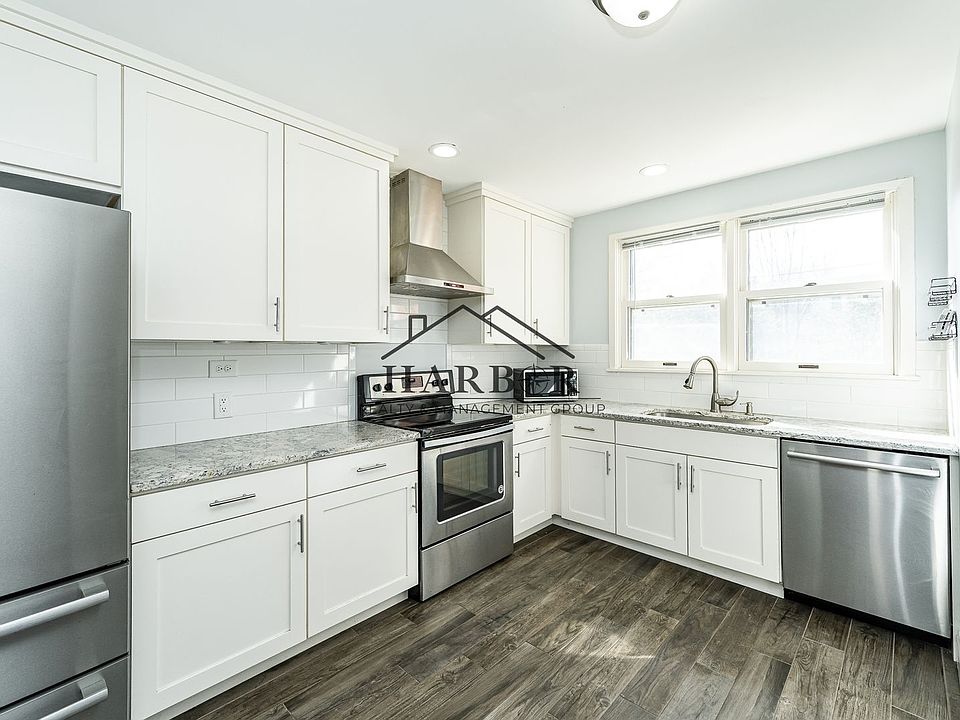 1st image of 116 16th Ave NW