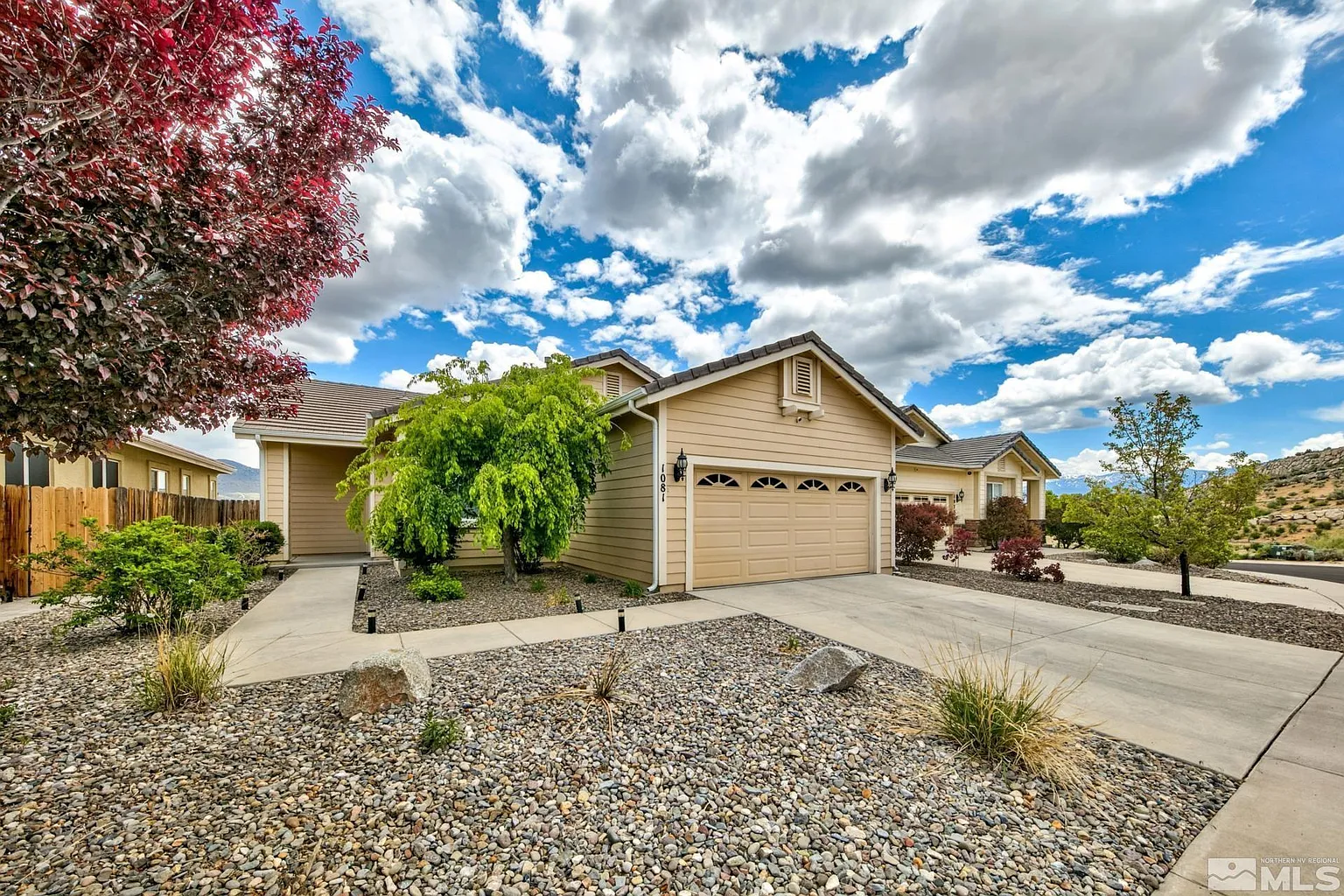 1081 Tee Dr photo 1