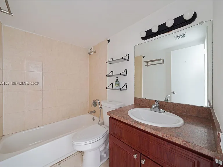 2000 NE 135th St #1010 — Photo 24