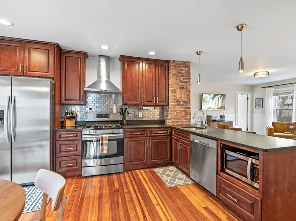 27 Dunlap St #2, Salem, MA 01970