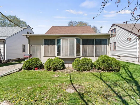 678 Capitol St, Windsor, ON N8X 3G1