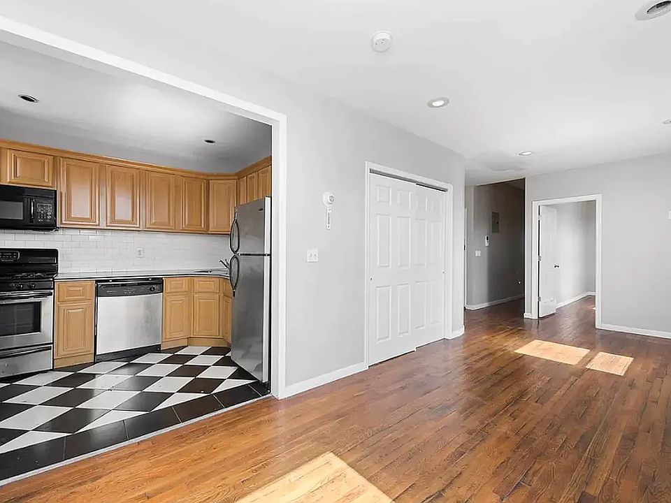 1st image of 497 Greene Ave #4