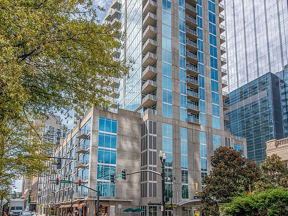 3rd image of 301 Demonbreun St Unit 909
